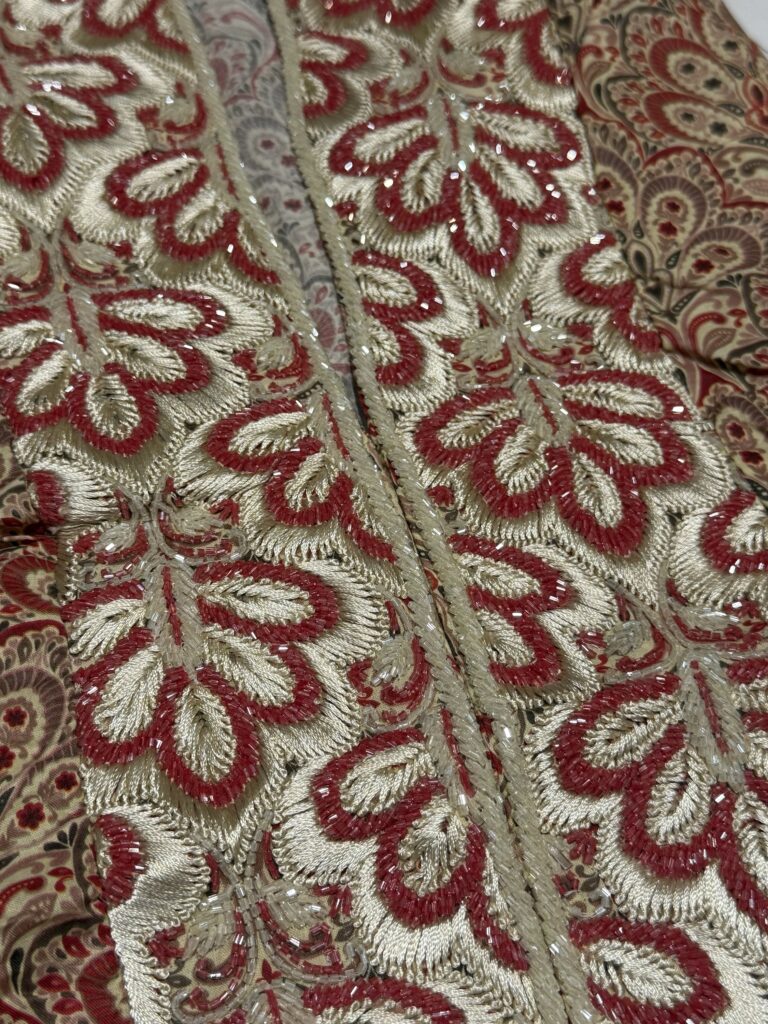 C13 - Paisley Collar