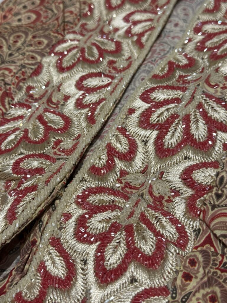C13 - Paisley Collar