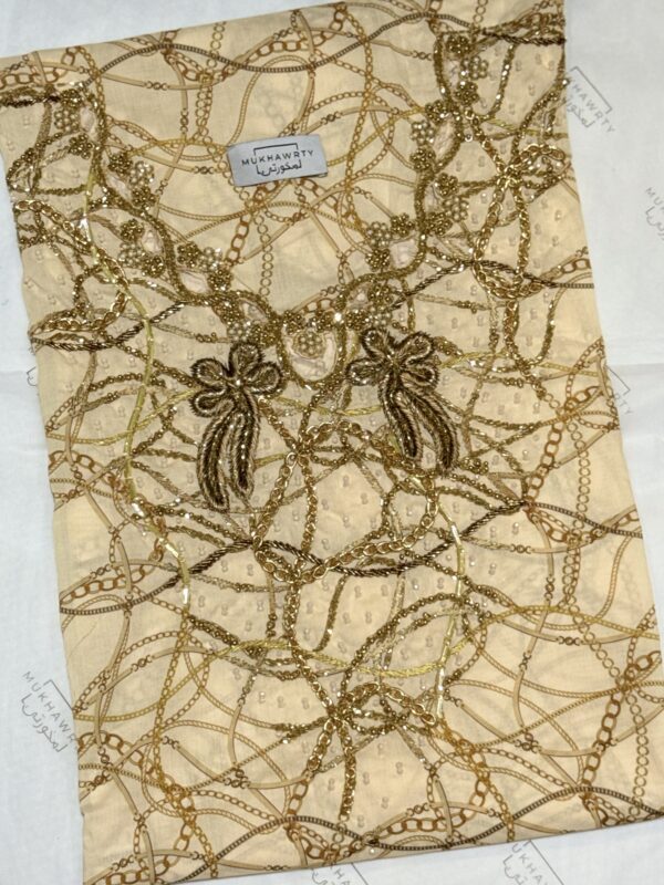 C09 - Golden Chains - Image 1