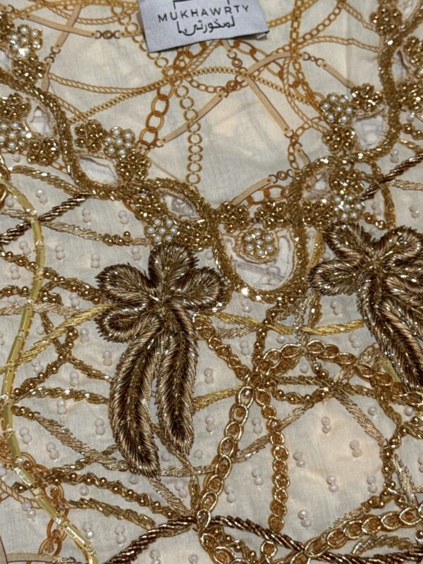 C09 - Golden Chains - Image 4