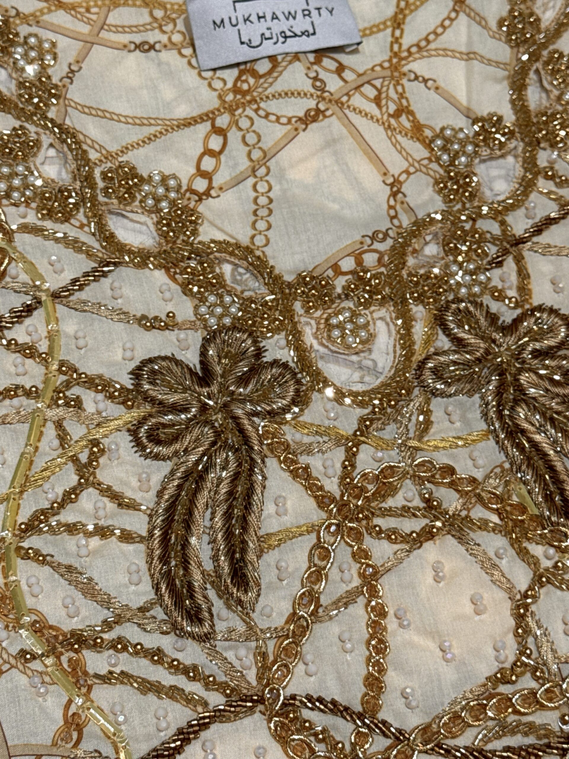 C09 - Golden Chains - Image 4