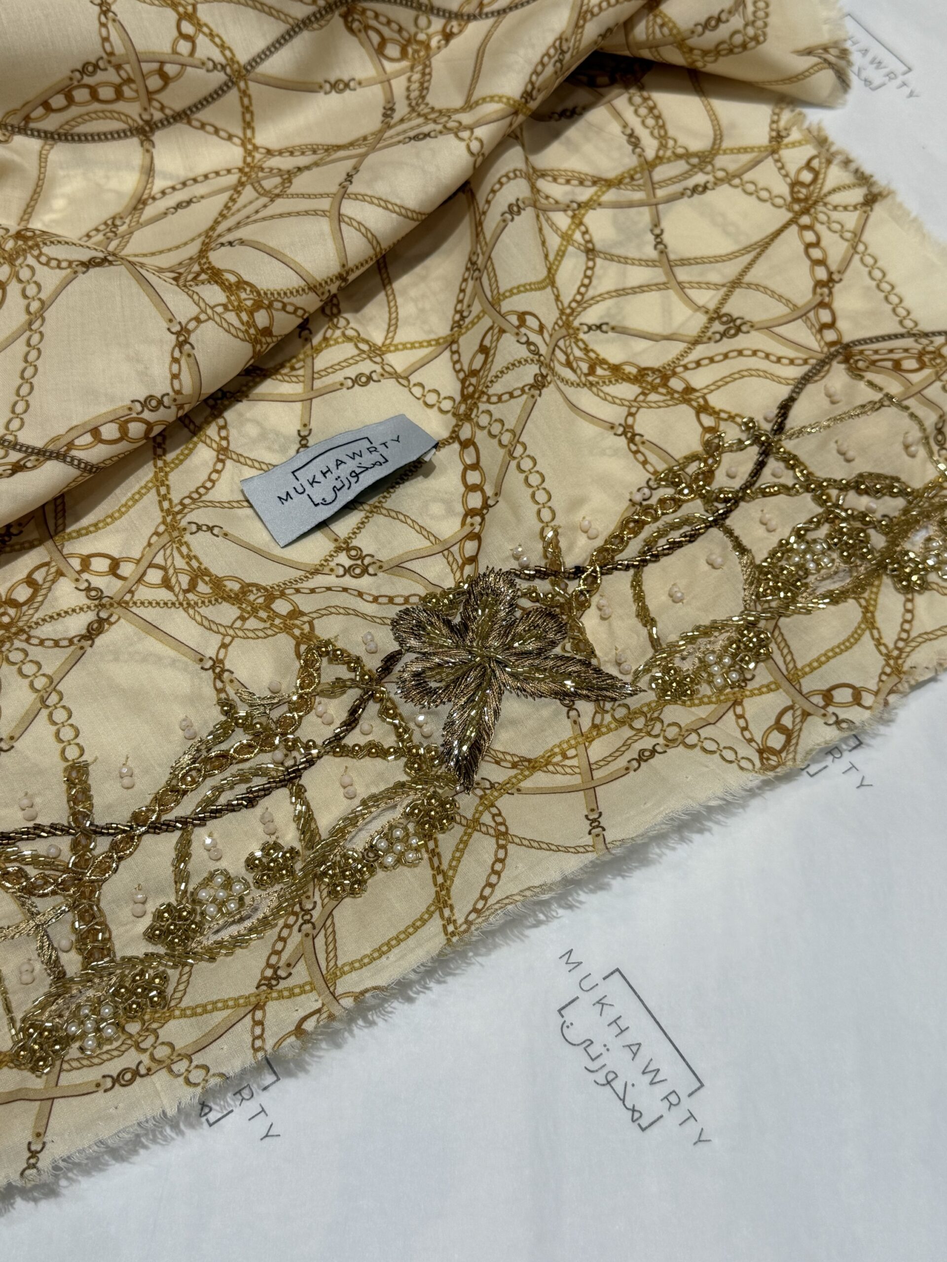 C09 - Golden Chains - Image 2