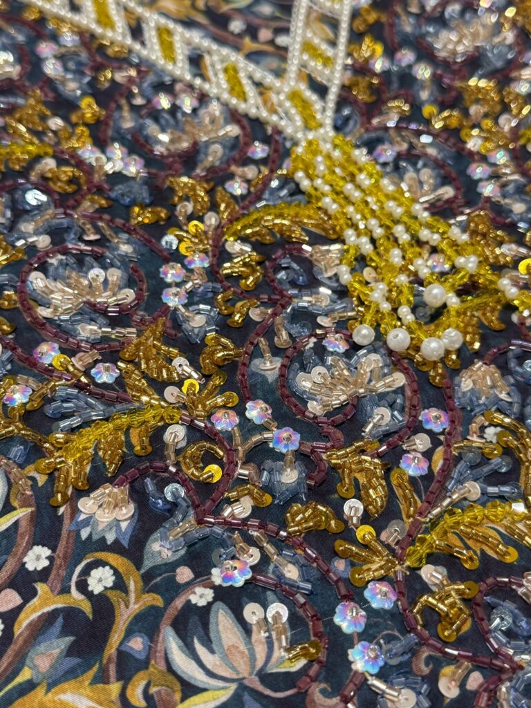 L03 - Navy Garden